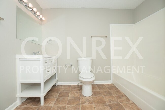 Building Photo - Home with Sunroom!