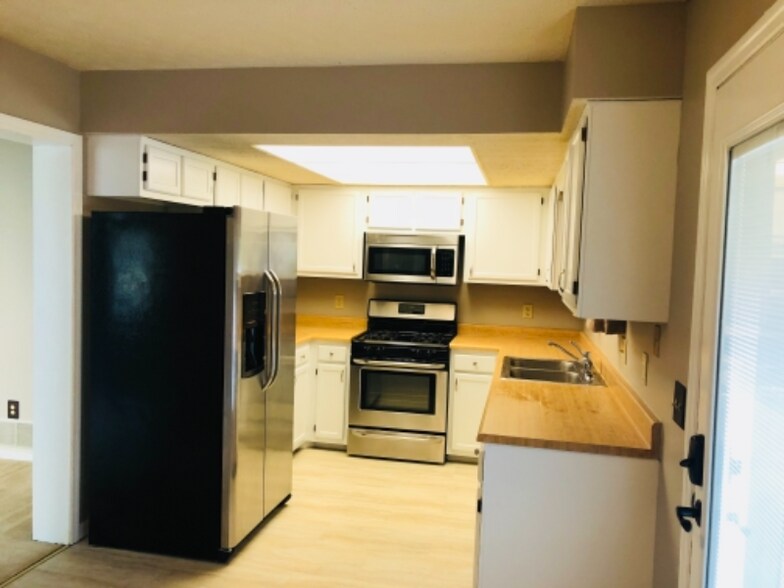 Building Photo - 2353 Gavinley Way
