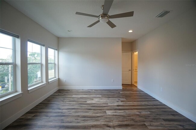 Building Photo - 3124 W Azeele St