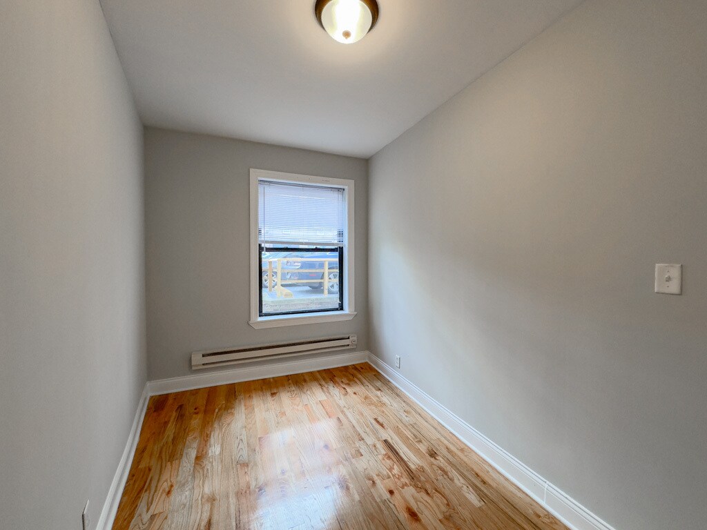 Building Photo - 516 W Melrose St