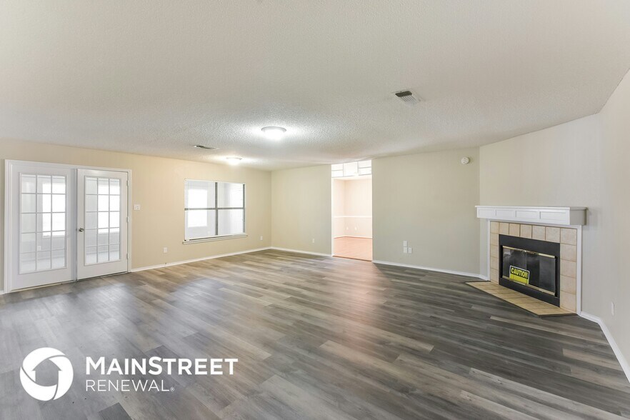 Building Photo - 2121 Rolling Creek Run