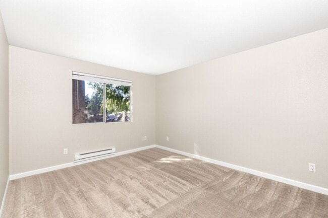 Building Photo - Upgraded Top Level 2 Bedroom Condo