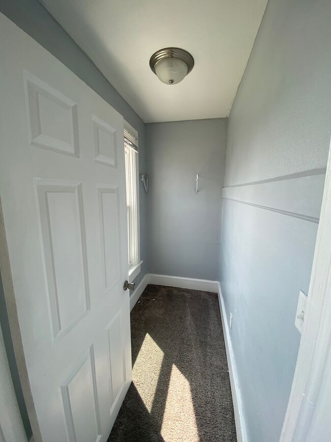 Building Photo - 4BR Davenport Home
