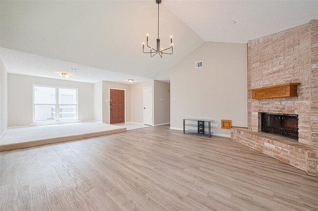 Building Photo - 6822 Stonewater