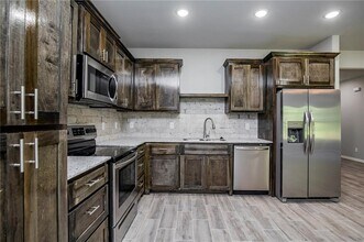 Building Photo - 1903 Azlin Pl