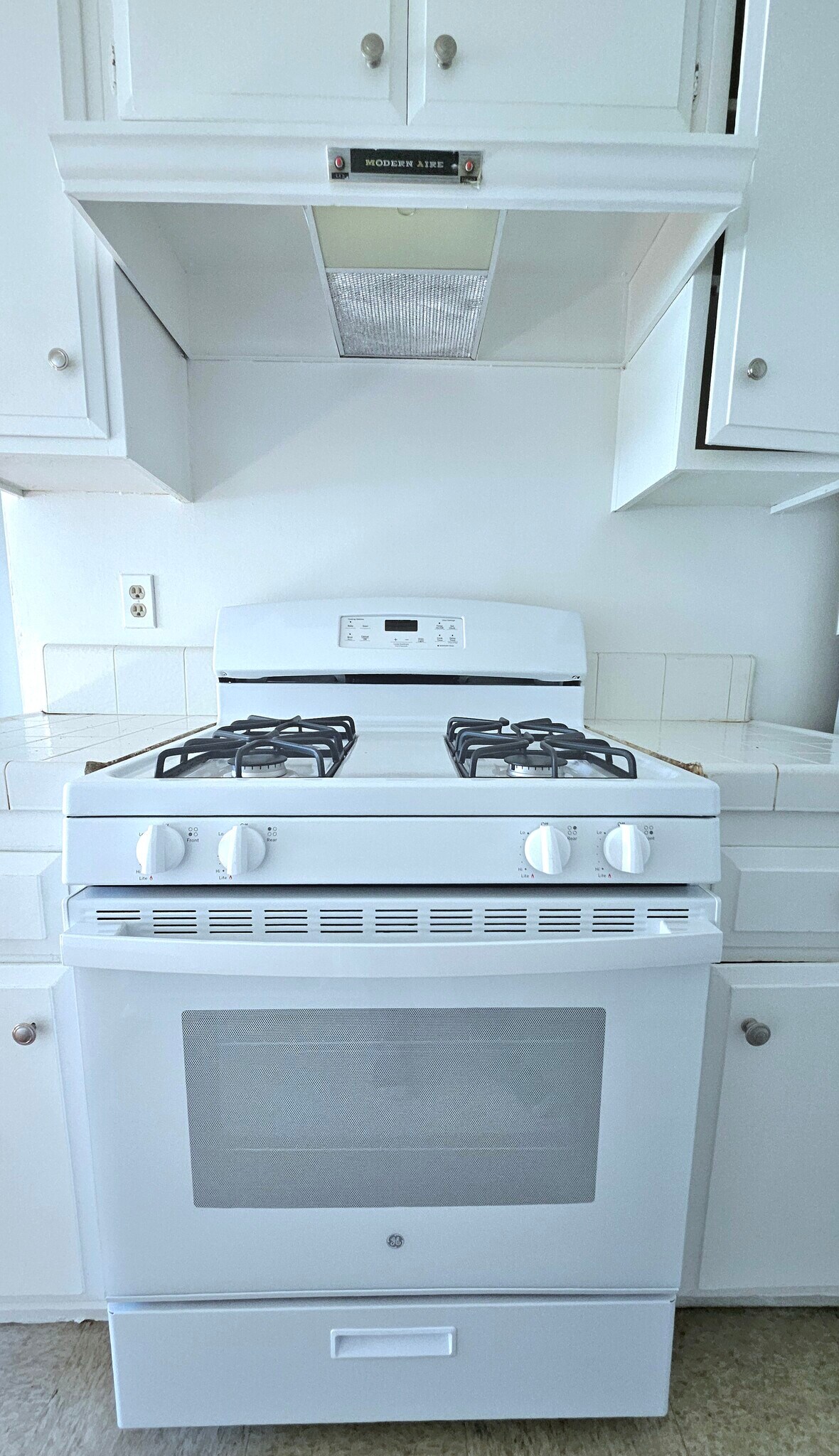Brand New Stove - 3838 Keystone Ave