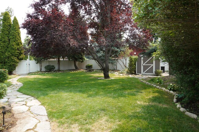 Building Photo - 2721 W Cassia St