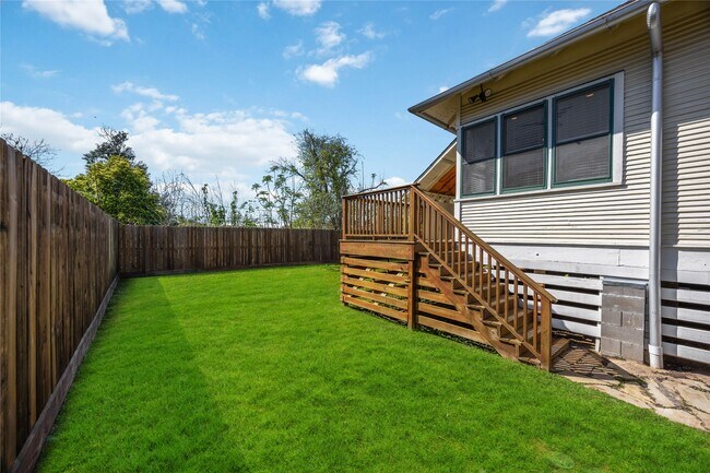 Building Photo - 2215 Gregg St