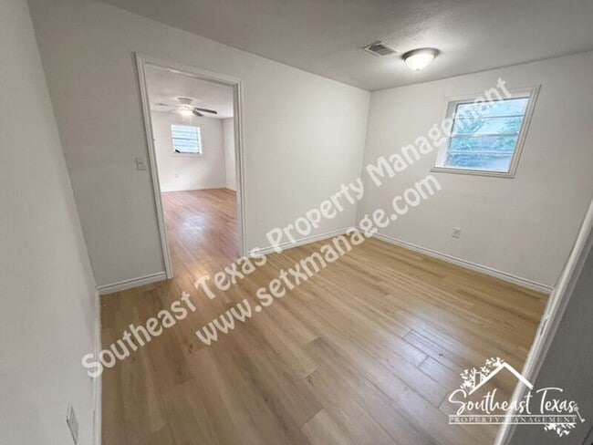 Building Photo - 908 Stilwell Blvd
