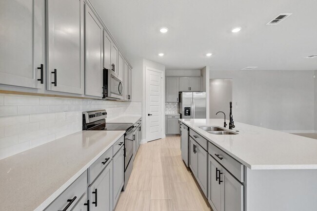 Building Photo - Spacious 4BR Home in Port St. Lucie – Modern Comfort Awaits