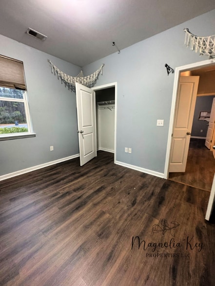 Building Photo - 599 Hay Hill Ln