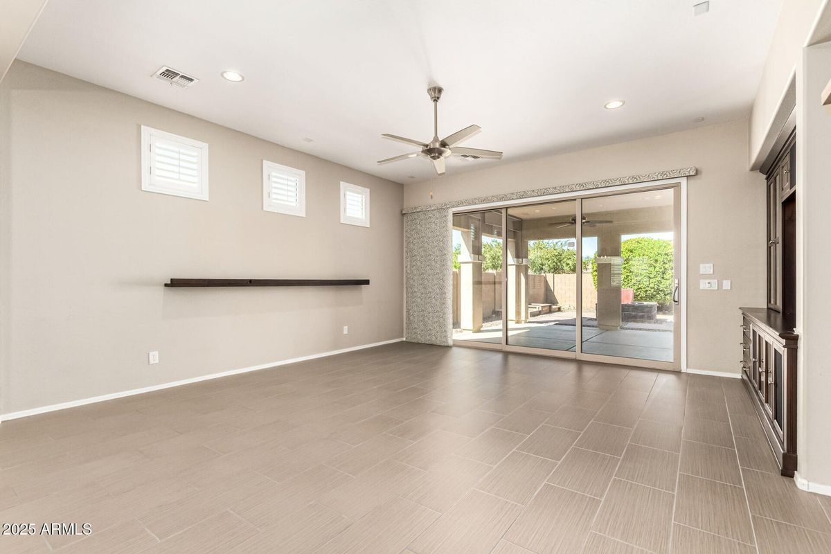 Building Photo - 21004 E Sunset Dr