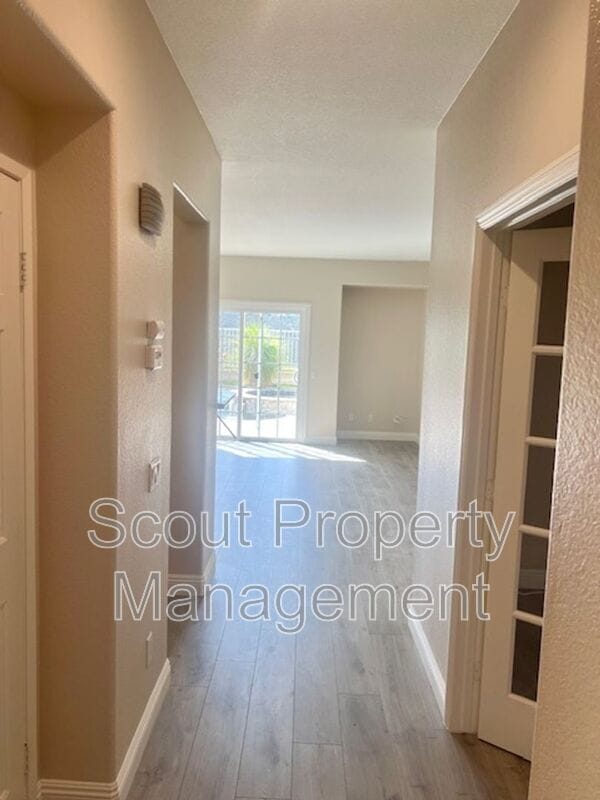 Building Photo - 33309 Morning View Dr