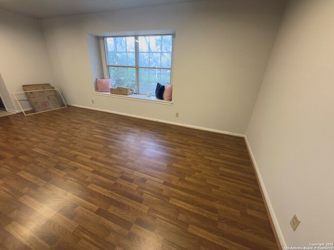 Building Photo - 11022 Dreamland Dr