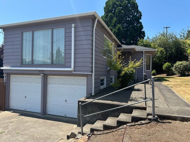 Primary Photo - Large 4 bedroom 2 bath house in a great ne...