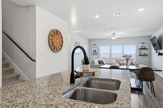 Building Photo - 111 Granite Dome Dr
