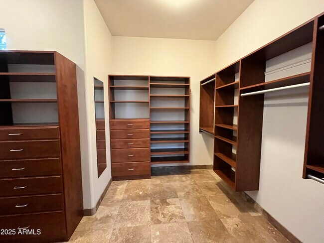 Building Photo - 6128 E Duane Ln