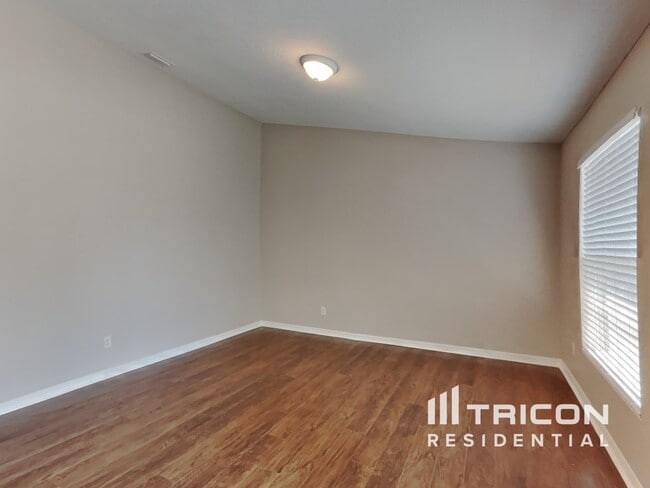 Building Photo - 1240 Fleetwood Dr NW