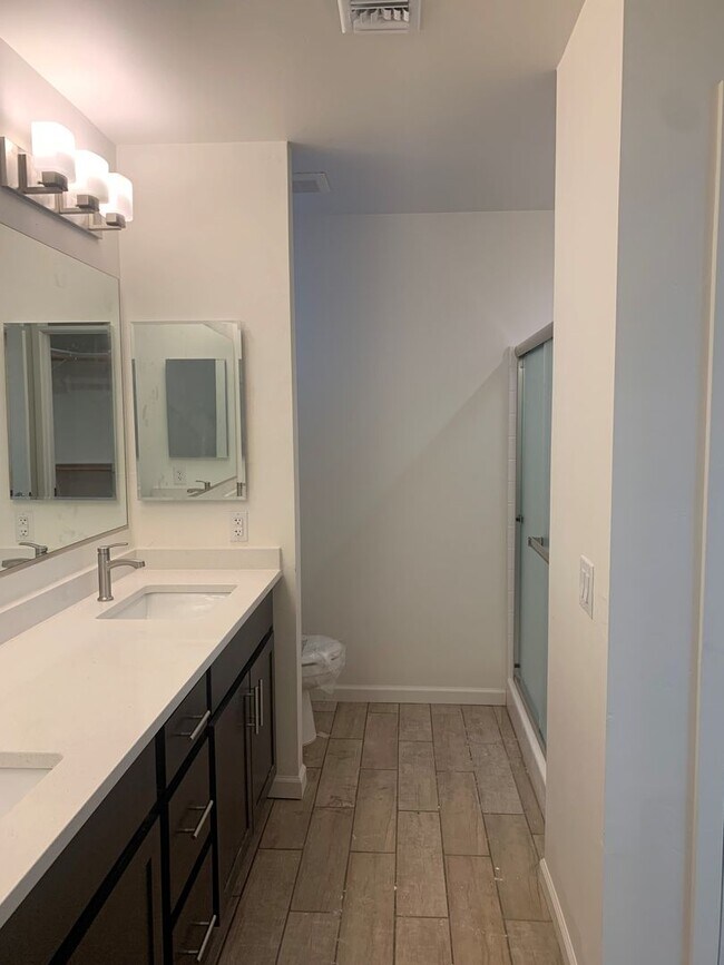 Building Photo - 2430 S Clovis Pl