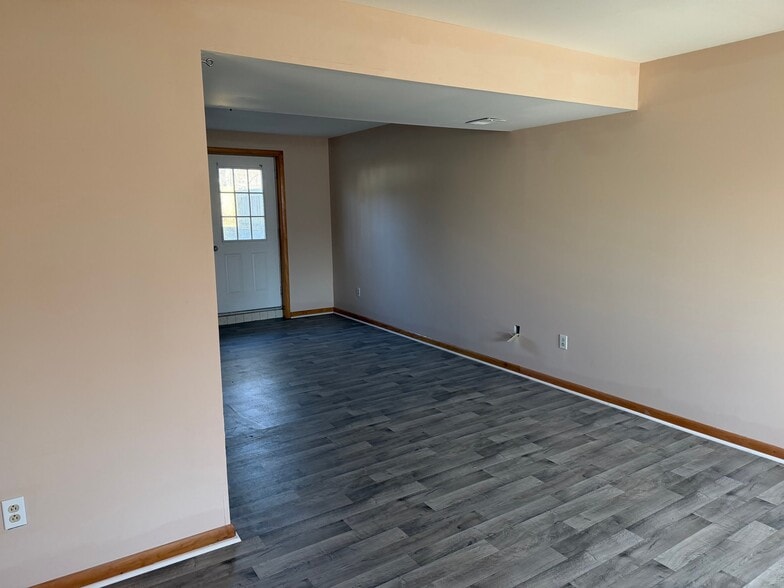 Building Photo - 545 Old Stage Rd