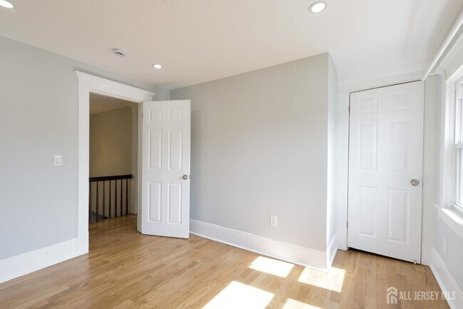 Building Photo - 657 Amboy Ave