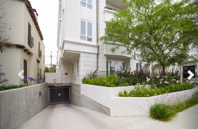 Building Photo - 907 S Shenandoah St