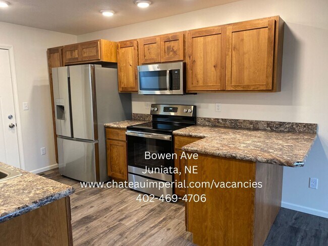 Building Photo - 600 N Bowen Ave