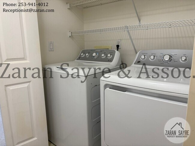 Building Photo - 178- Great 3 Bedroom Townhouse Condo in Milton!