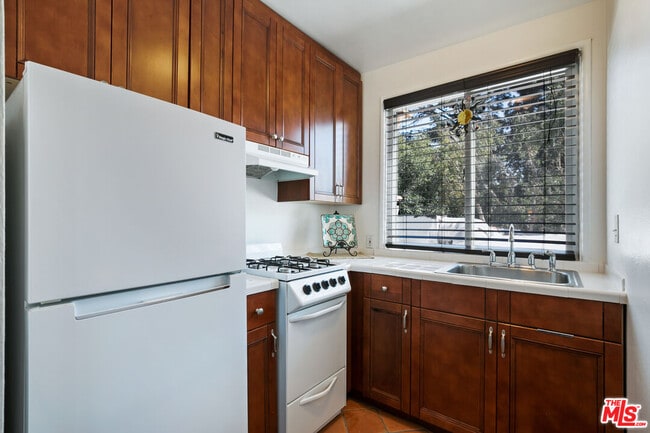 Building Photo - 10721 Aqua Vista St