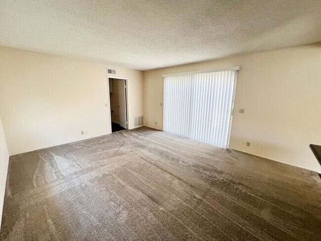 Building Photo - Welcome to your new home in the heart of Pacific Beach!