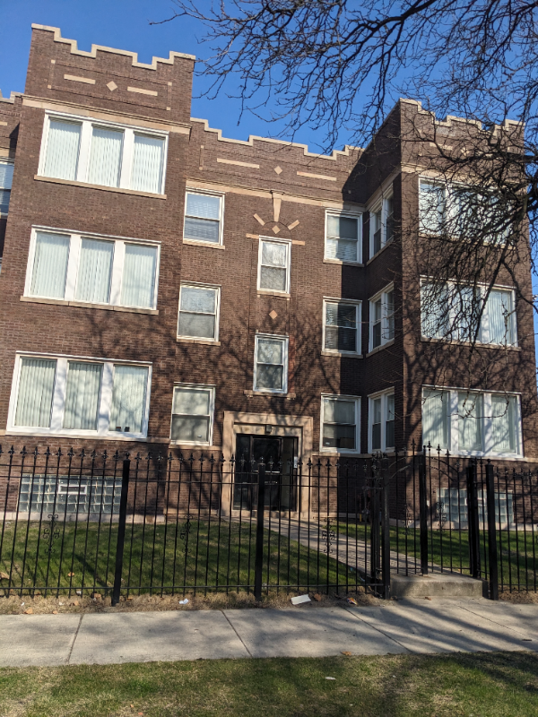 Primary Photo - 7443 S Paxton Ave