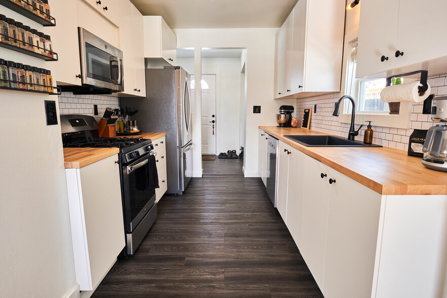 Fully remodeled Kitchen! - 818 E Las Animas St