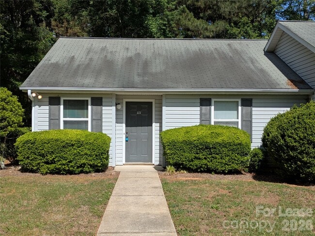 Building Photo - 111 Birdie Ct