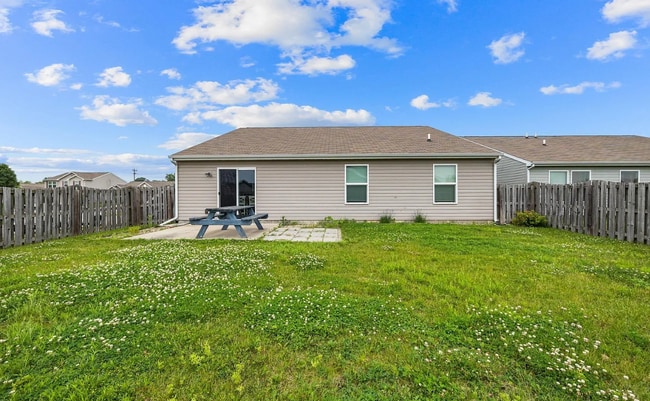 Building Photo - 3185 Fleming Dr