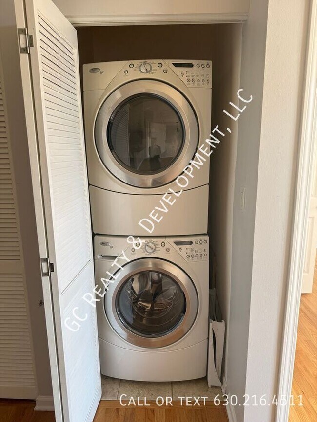 Building Photo - 2520 S Oakley Ave