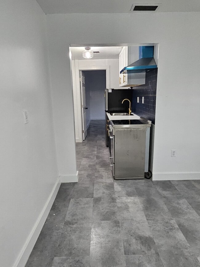 Building Photo - 3709 Efficiency Apartments