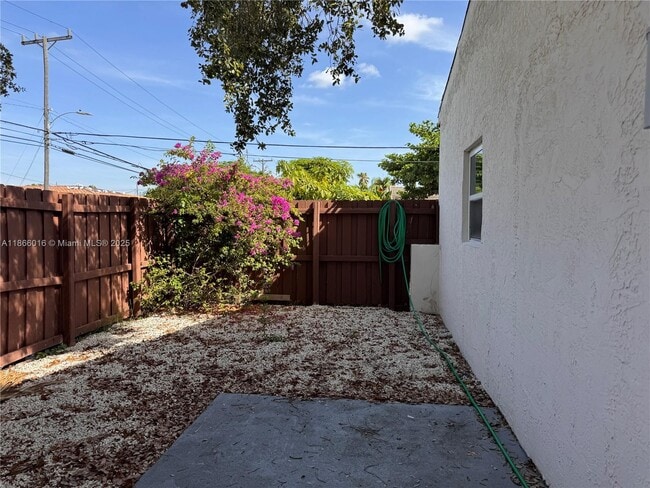 Building Photo - 2952 SW 27th Terrace