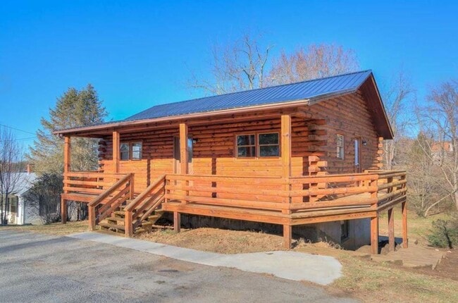 Primary Photo - 550 Colhoun| Move In Ready!