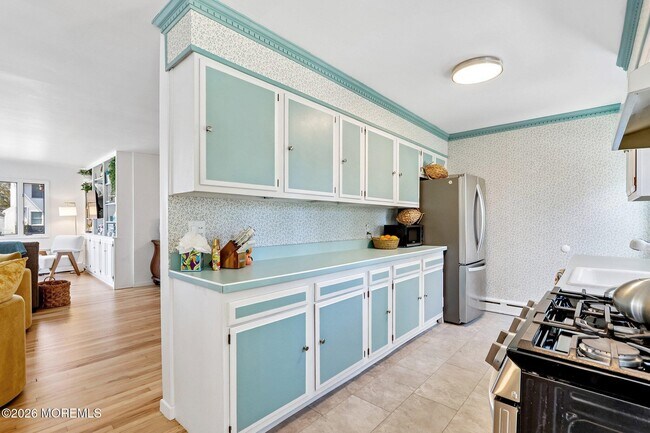 Building Photo - 1850 Fernwood Rd