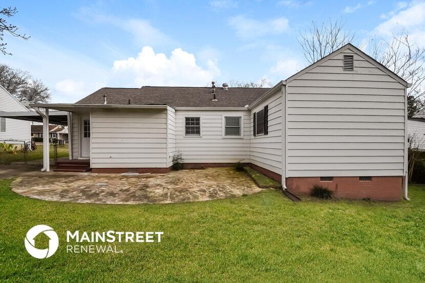 Building Photo - 8467 Fairview Dr