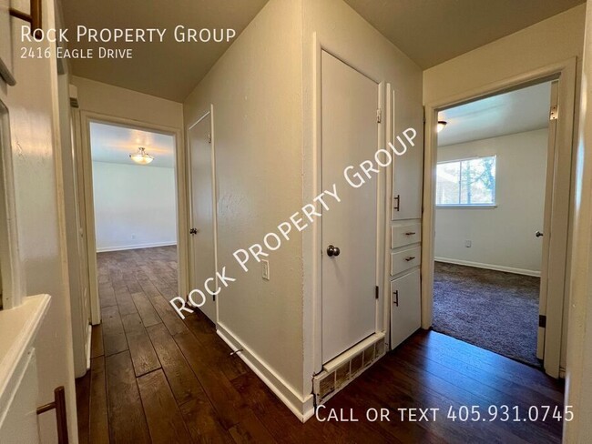 Building Photo - 2416 Eagle Dr