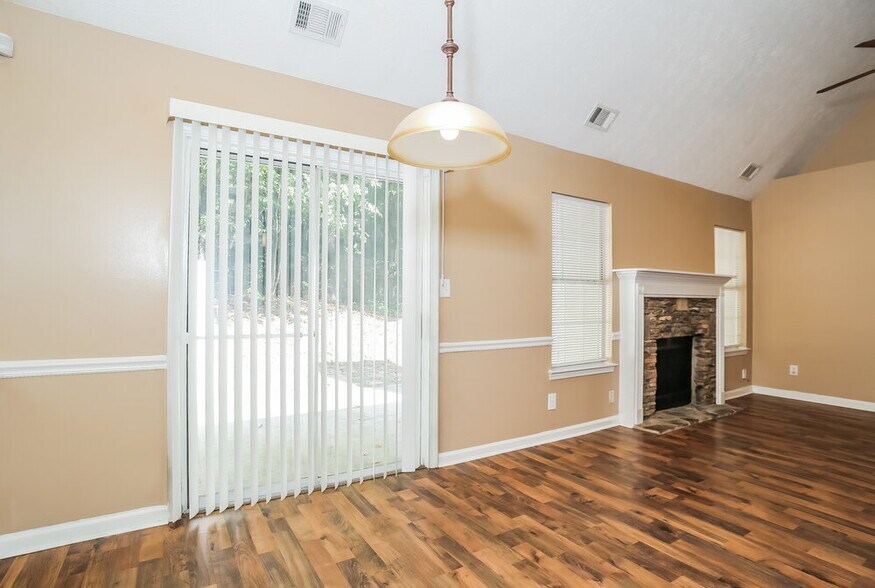 Building Photo - 5622 Riverside Dr