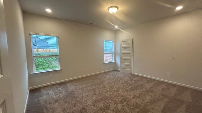 Building Photo - 415 Pointe N Dr