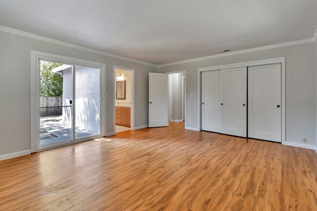 Building Photo - 520 Dawkins Dr