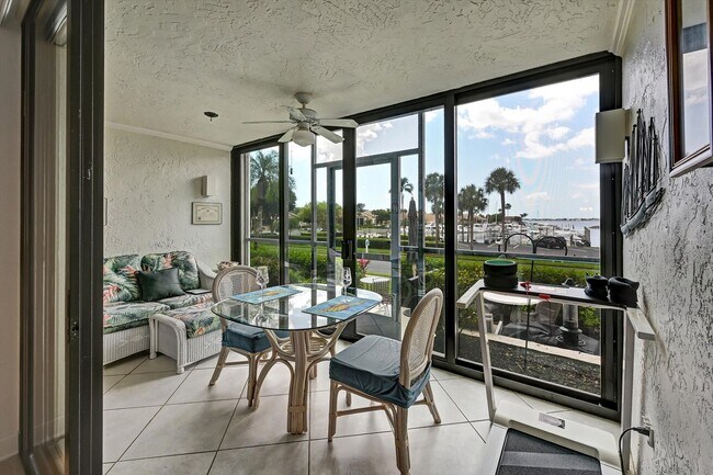 Building Photo - Waterfront! Annual Lease,  2 bedroom 2 bath plus bonus room
