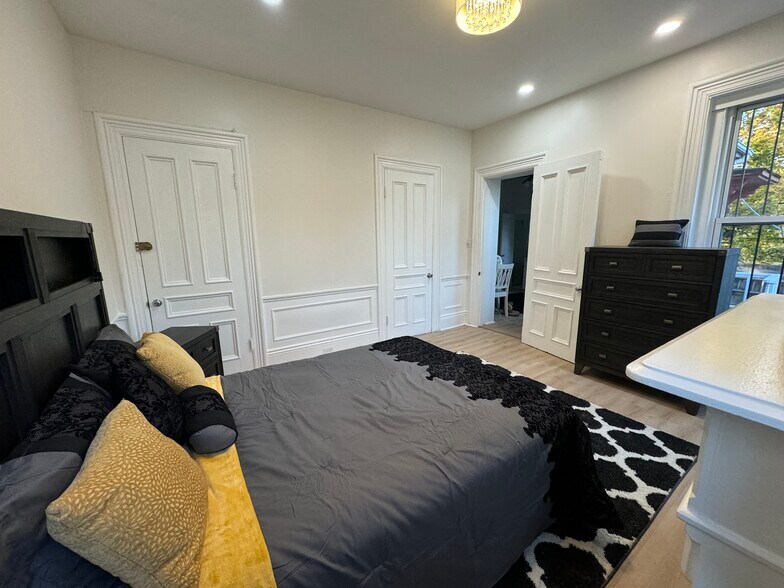 Building Photo - 4 Montrose St