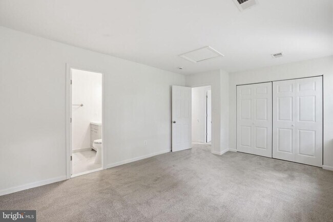 Building Photo - 9113 Bramble Bush Ct