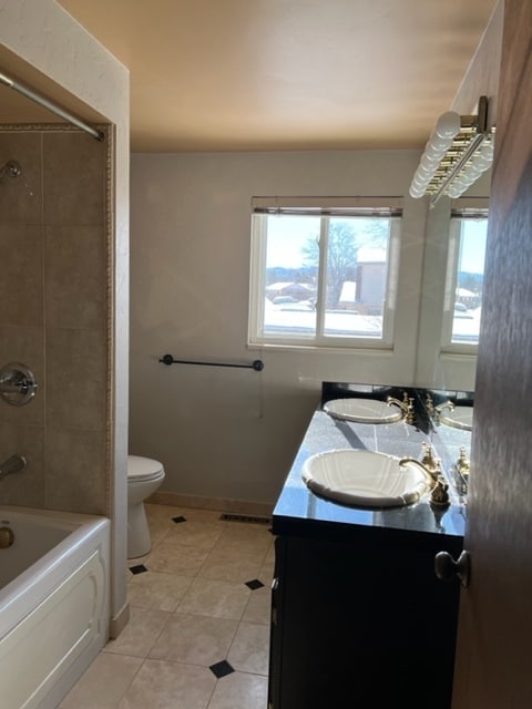 Building Photo - 7047 S Fairfax St