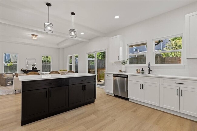 Building Photo - 3183 Zion St