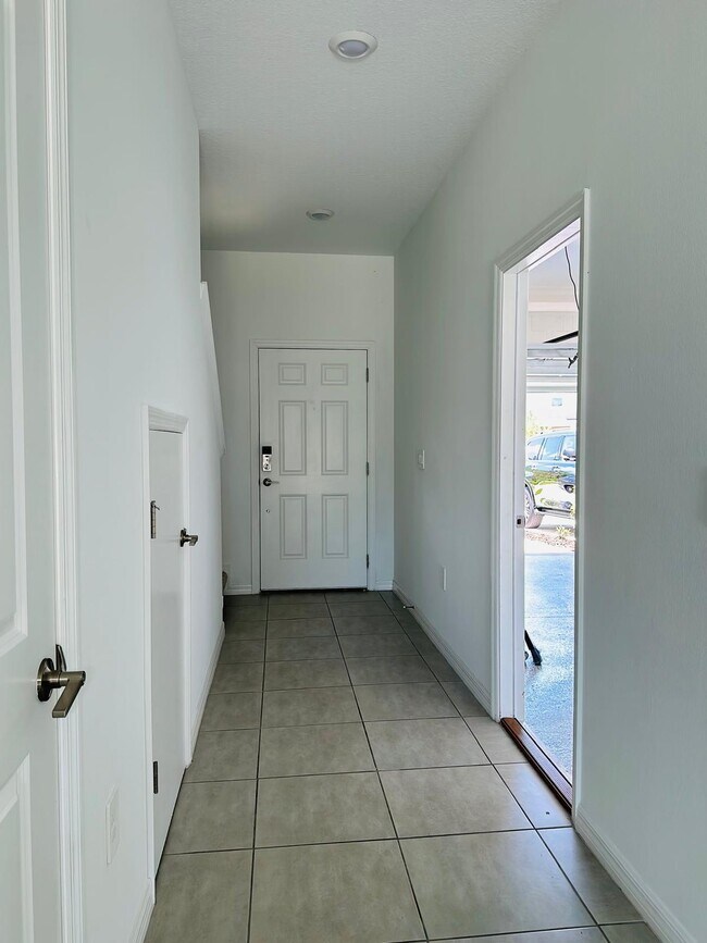 Building Photo - 2287 Portrait St